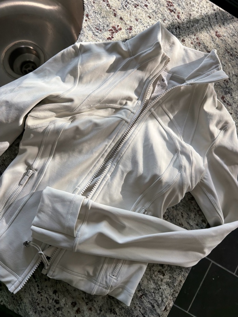 Ivory Lululemon define cropped zip -Up Athletic Jacket size 2